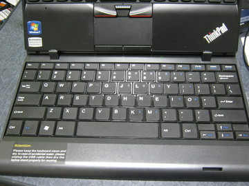 大陸某所でゲットしたキーボード付きノートパソコンスタンド